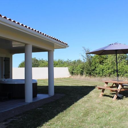 Gîte Lou, Gîte famille et bien être avec jacuzzi Fontenay-le-Comte Exterior foto